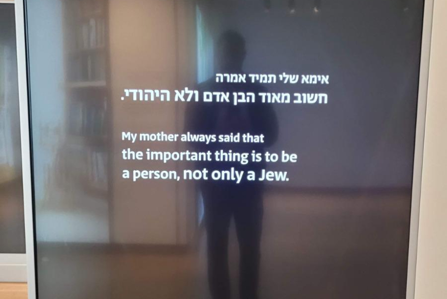 „מוזיאון העם היהודי”? ביד לאחים חושפים: המיצג שמעודד התבוללות בלב תל אביב