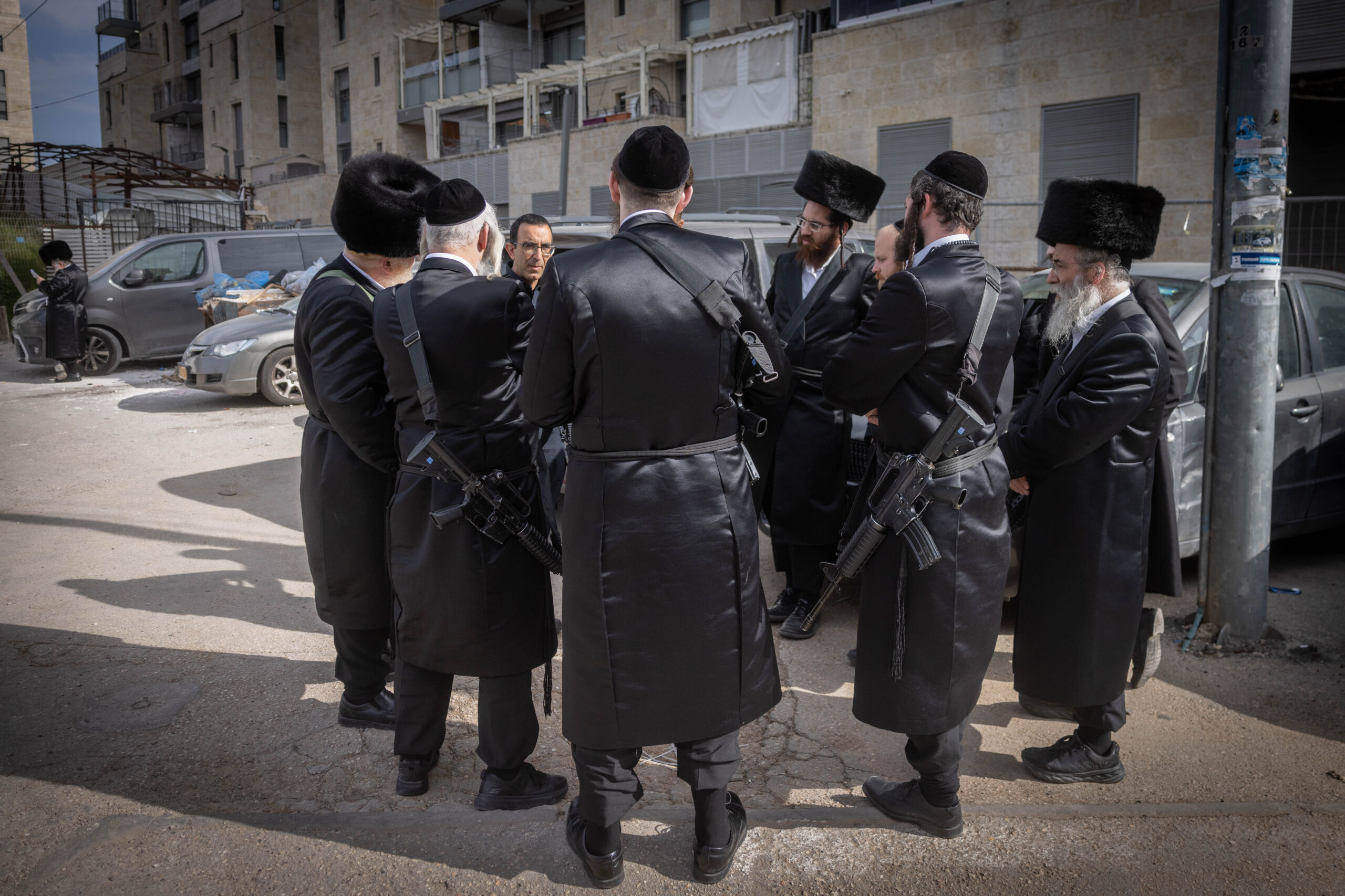 חסידי גור עם נשק