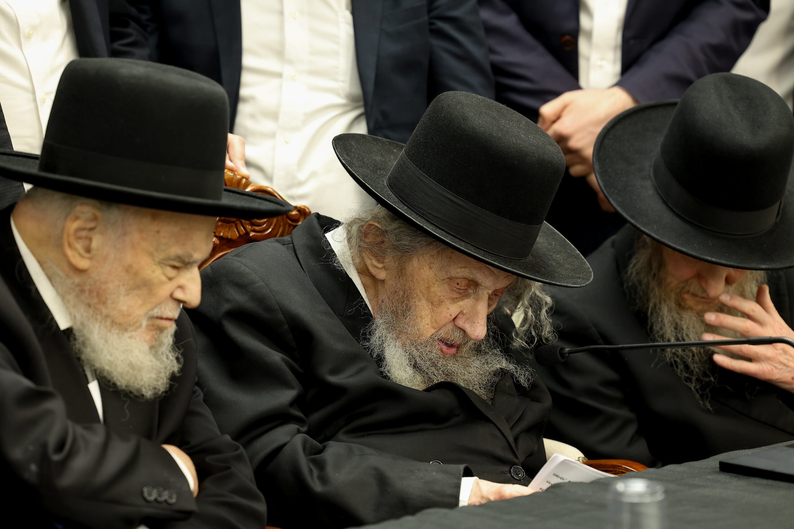 מרנן הרב הירש והרב לנדו