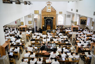 דאג לכל בחור. ישיבת מיר