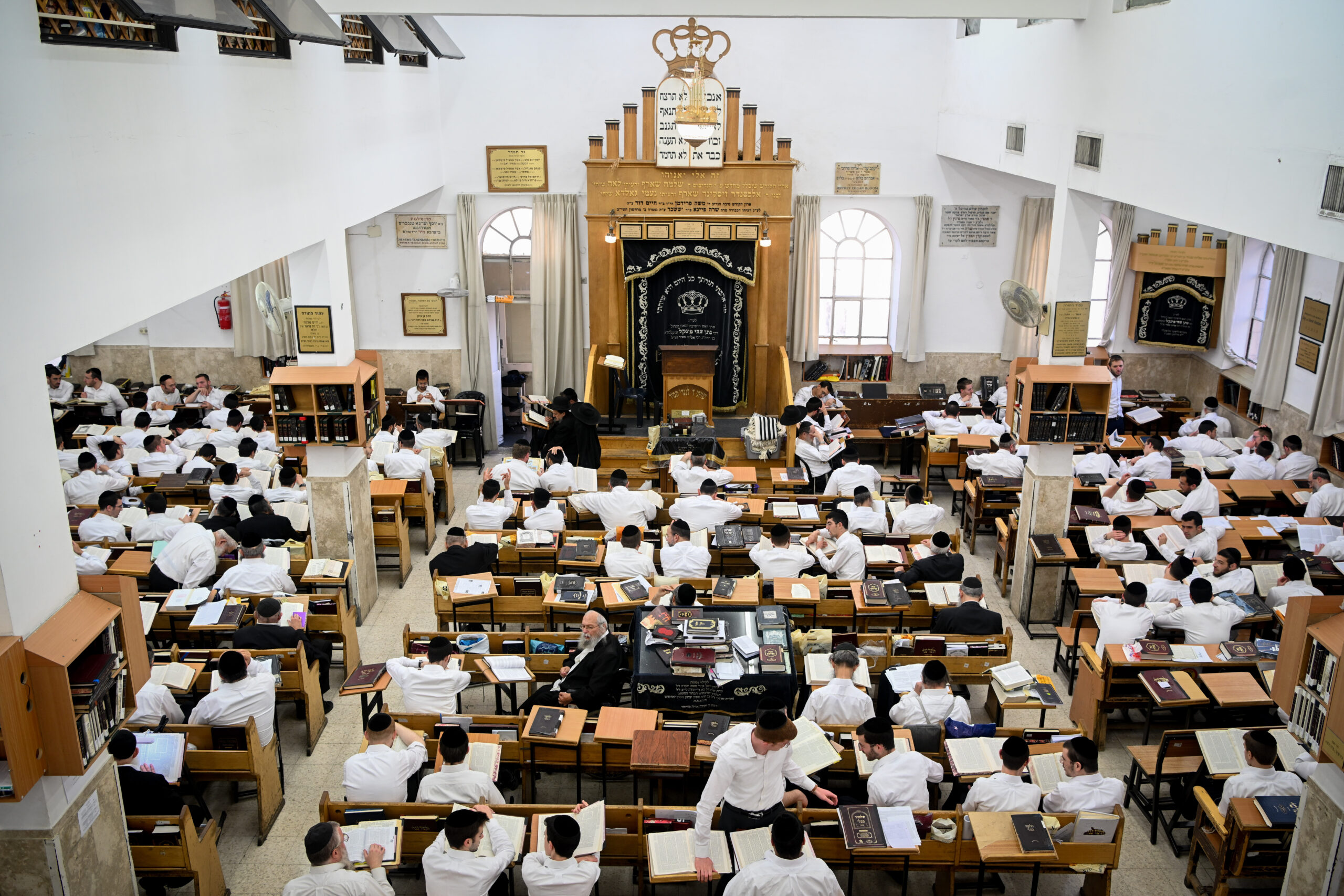 דאג לכל בחור. ישיבת מיר