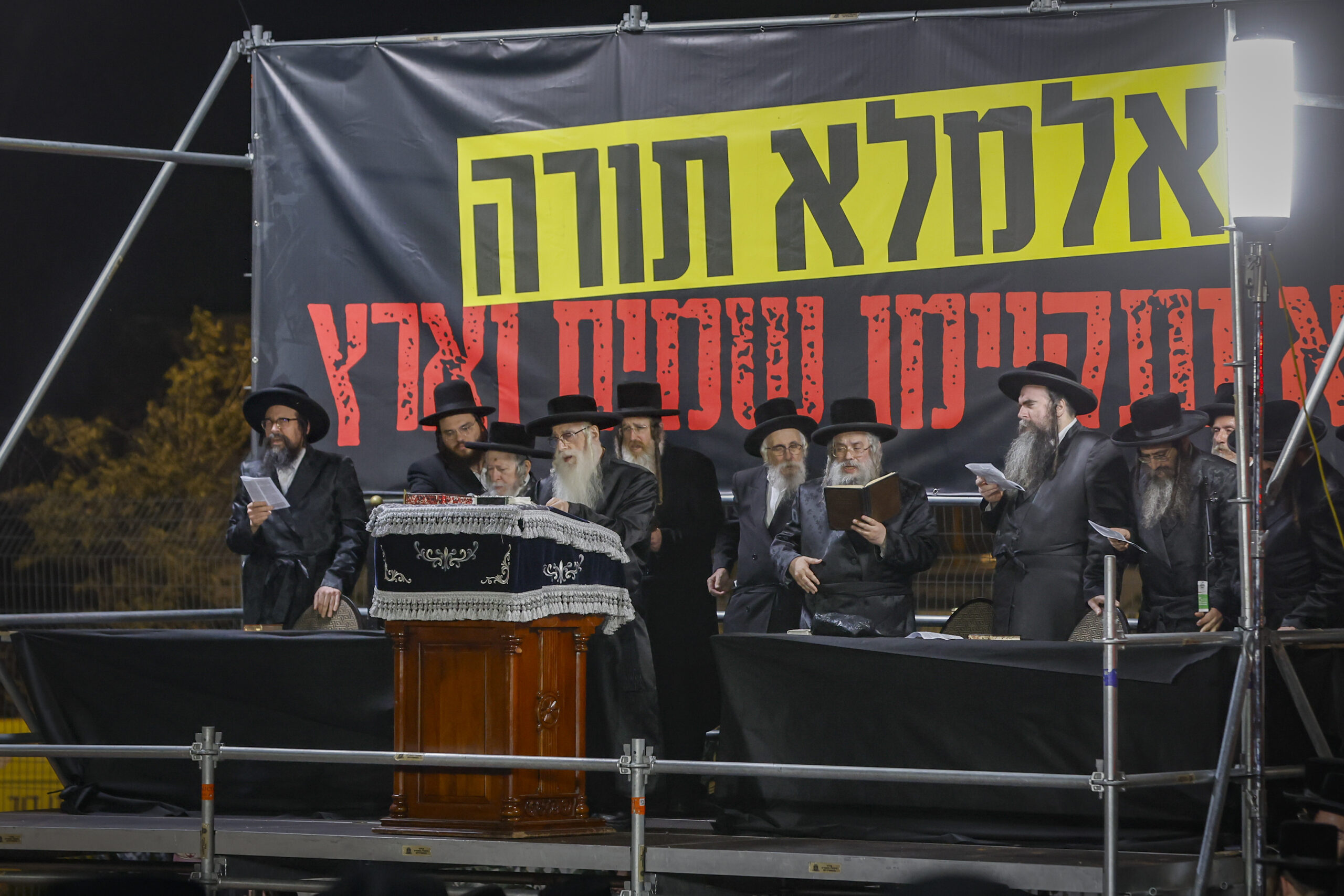 עצרת מחוץ לכלא 10. צילום: טל גל/פלאש 90